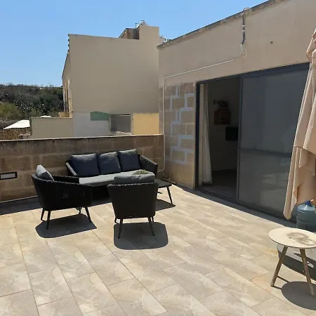 Sea Views Penthouse Apartment Xaghra